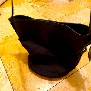 Certified authentic Gucci bucket purse and dust bag